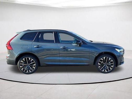 Forest Green 2026 Volvo XC60 B5 Ultra