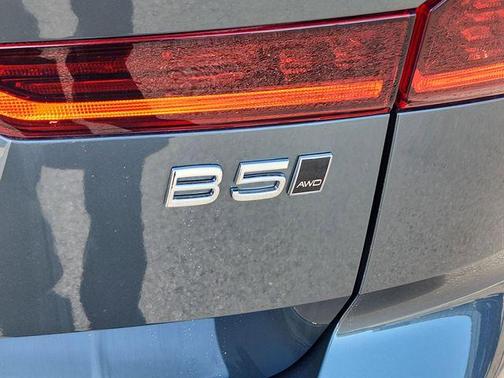 Forest Green 2026 Volvo XC60 B5 Ultra