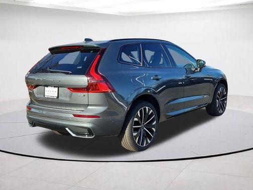 Forest Green 2026 Volvo XC60 B5 Ultra