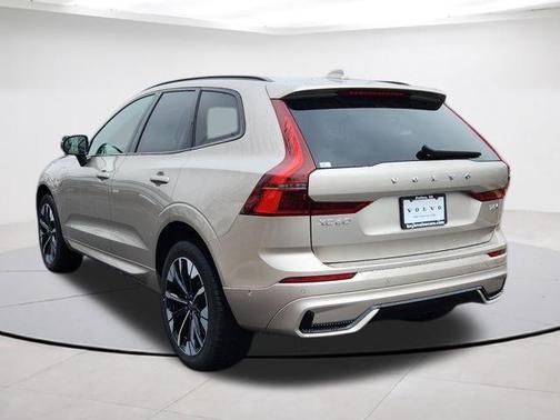 Bright 2026 Volvo XC60 Plug-In Hybrid T8 Ultra