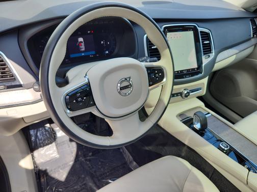 2024 Volvo XC90 B6 Plus Bright Theme
