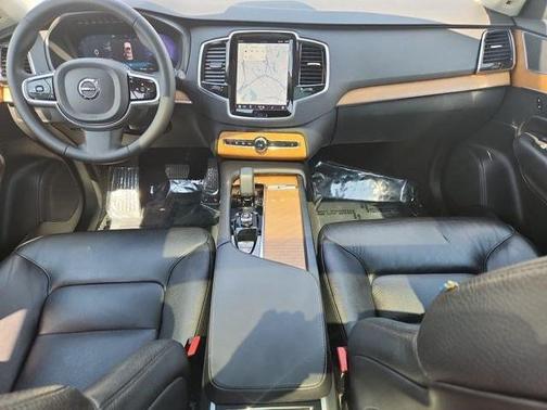 Crystal White 2023 Volvo XC90 B6 Plus 6-Seater