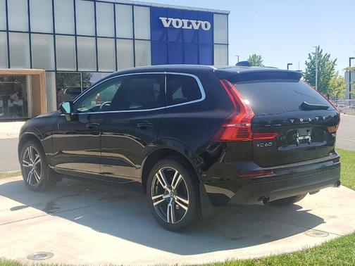 Photo 2 of 31 of 2019 Volvo XC60 T5 Momentum
