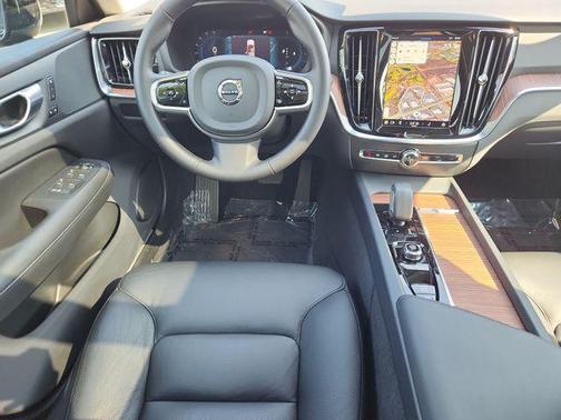Onyx Black Metallic 2025 Volvo S60 B5 Plus