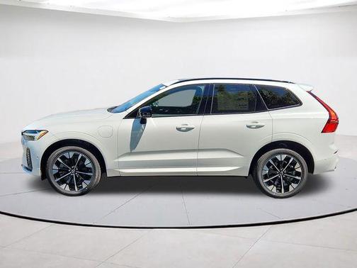 Crystal White 2026 Volvo XC60 Plug-In Hybrid T8 Plus