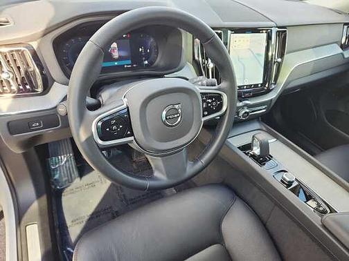 2025 Volvo XC60 Plus