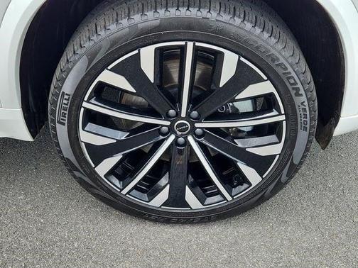 Crystal White Metallic 2025 Volvo XC90 Plug-In Hybrid T8 Plus 7-Seater