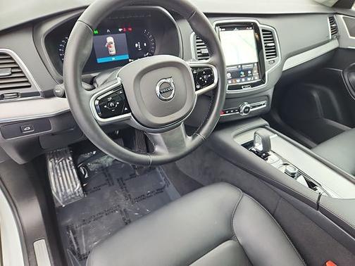 2025 Volvo XC90 Core
