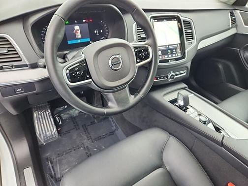 2025 Volvo XC90 Core