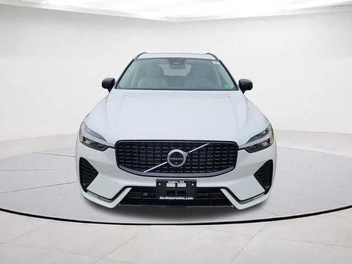 2024 Volvo XC60 B5 Ultimate Dark Theme