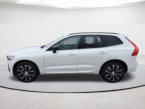 2024 Volvo XC60 B5 Ultimate Dark Theme