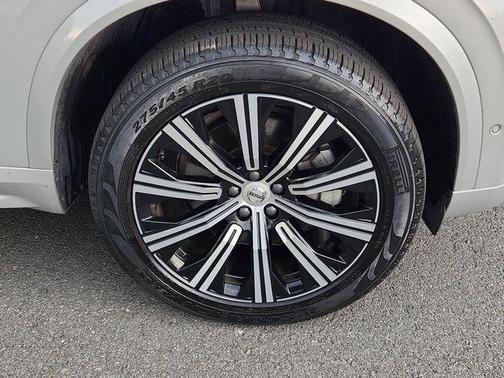 Silver 2023 Volvo XC90 B6 Plus 7-Seater