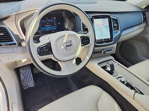 2023 Volvo XC90 Plus