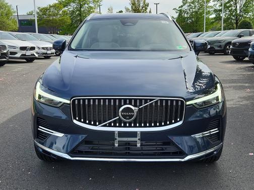 2022 Volvo XC60 Recharge Plug-In Hybrid T8 Inscription Expression