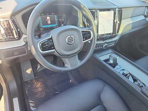 2025 Volvo XC60 Plus