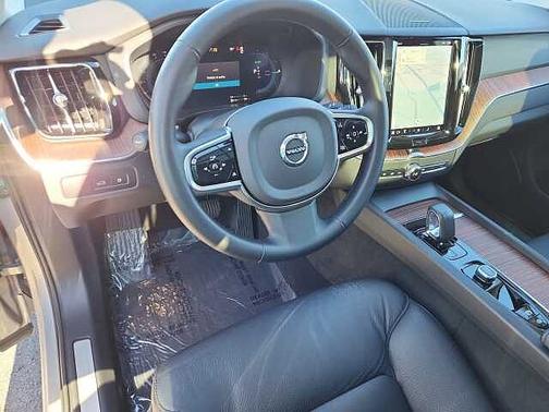 2024 Volvo XC60 Plus