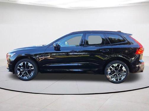 Onyx Black 2027 Volvo XC60 B5 PLUS