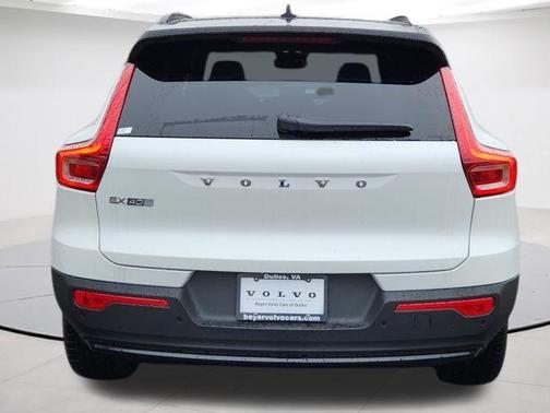 Crystal White Pearl 2026 Volvo EX40 Single Motor Extended Range Plus