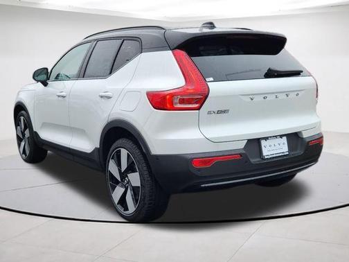 Crystal White Pearl 2026 Volvo EX40 Single Motor Extended Range Plus