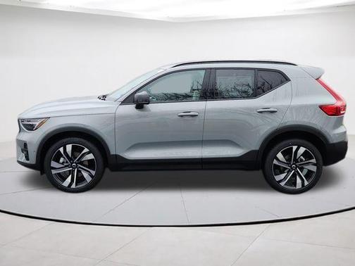 Gray Metallic 2026 Volvo XC40 B5 Ultra