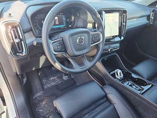 2025 Volvo XC40 Plus