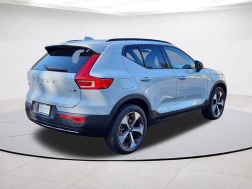 2026 Volvo XC40 B5 Plus