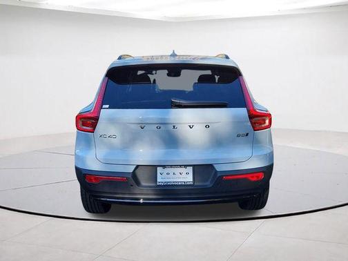 2026 Volvo XC40 B5 Plus