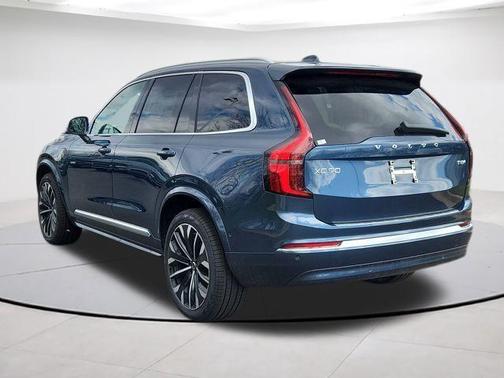 Denim Blue Metallic 2026 Volvo XC90 Plug-In Hybrid T8 Ultra 7-Seater