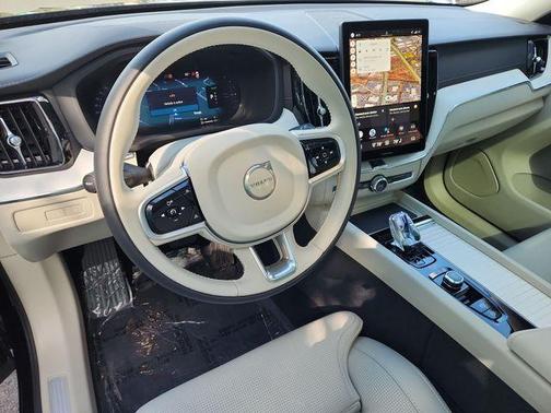 Onyx Black Metallic 2026 Volvo XC60 Plug-In Hybrid T8 Ultra