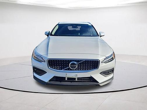 2025 Volvo V60 Cross Country Plus