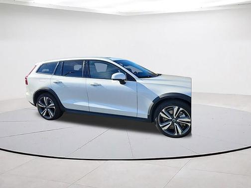 2025 Volvo V60 Cross Country Plus