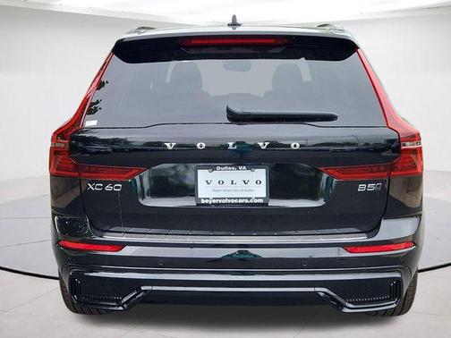 Onyx Black Metallic 2026 Volvo XC60 B5 Ultra