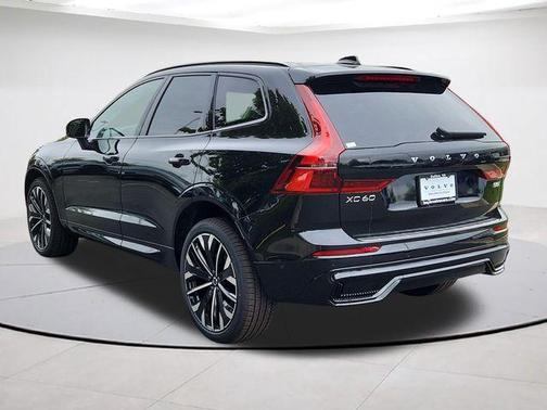 Onyx Black Metallic 2026 Volvo XC60 B5 Ultra