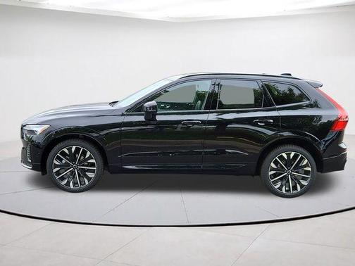 Onyx Black Metallic 2026 Volvo XC60 B5 Ultra