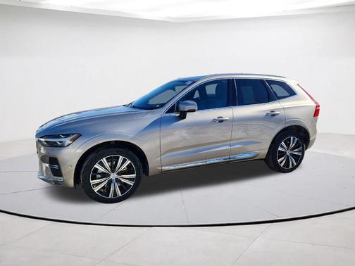 Bright 2023 Volvo XC60 B6 Ultimate Bright Theme