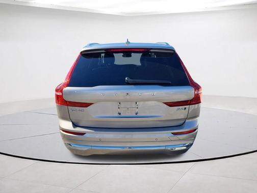 Bright 2023 Volvo XC60 B6 Ultimate Bright Theme