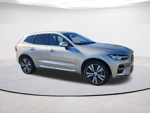 Bright 2023 Volvo XC60 B6 Ultimate Bright Theme