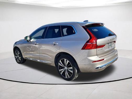 Bright 2023 Volvo XC60 B6 Ultimate Bright Theme