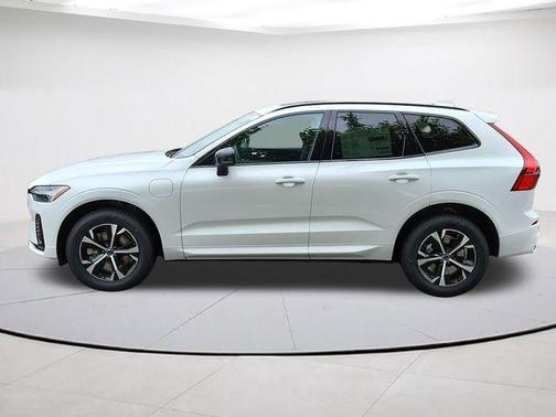 Crystal White 2026 Volvo XC60 Plug-In Hybrid T8 Core