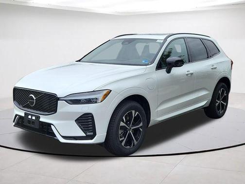 Crystal White 2026 Volvo XC60 Plug-In Hybrid T8 Core