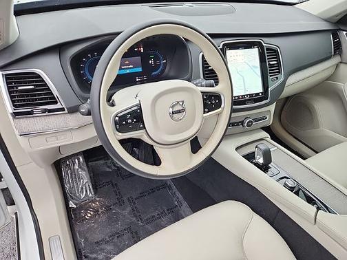 2025 Volvo XC90 Plus