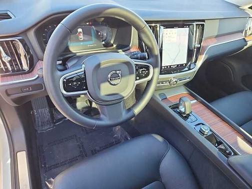 2025 Volvo V60 Cross Country Plus