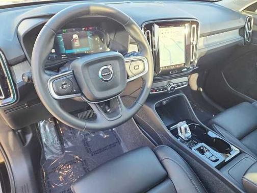 2025 Volvo XC40 Plus
