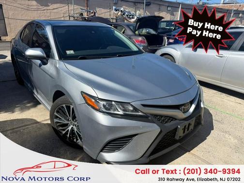 Silver 2019 Toyota Camry SE