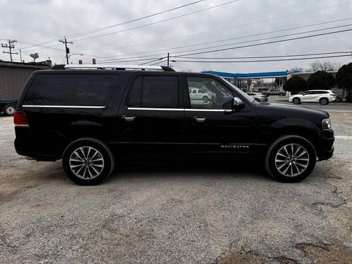 2017 Lincoln Navigator Select