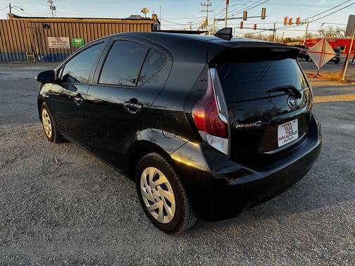 2016 Toyota Prius c Two