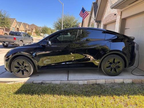 2025 Tesla Model Y Long Range Dual Motor All-Wheel Drive