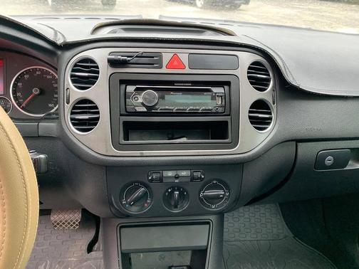 Alpine Gray 2009 Volkswagen Tiguan Base