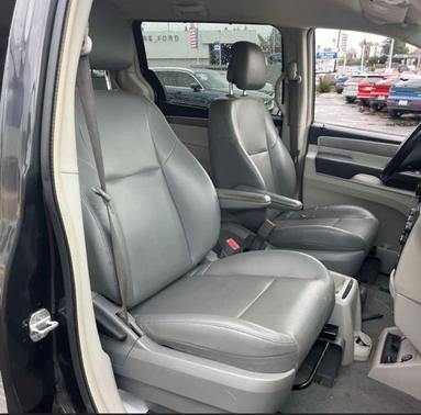 2012 Volkswagen Routan SE