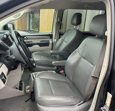 2012 Volkswagen Routan SE